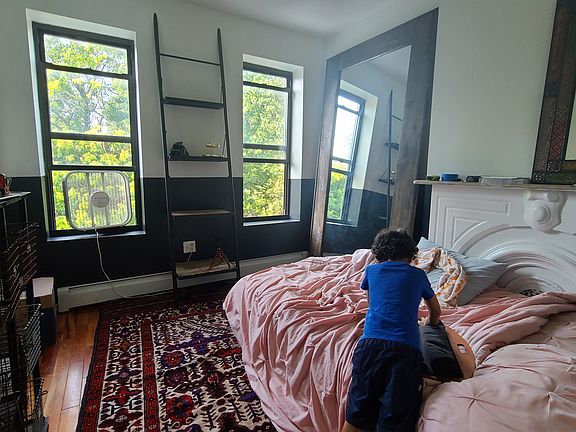 4th image of 201 Bainbridge St #2