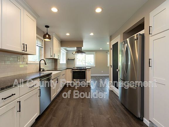 5th image of 7702 Essex Pl