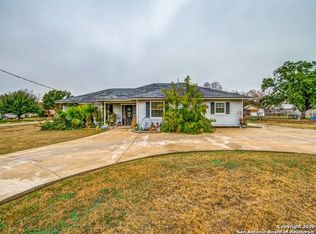 201 Tamarac Rd, Jourdanton, TX 78026