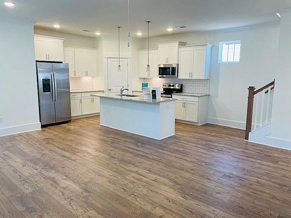 2nd image of 1036 Blueberry Ln