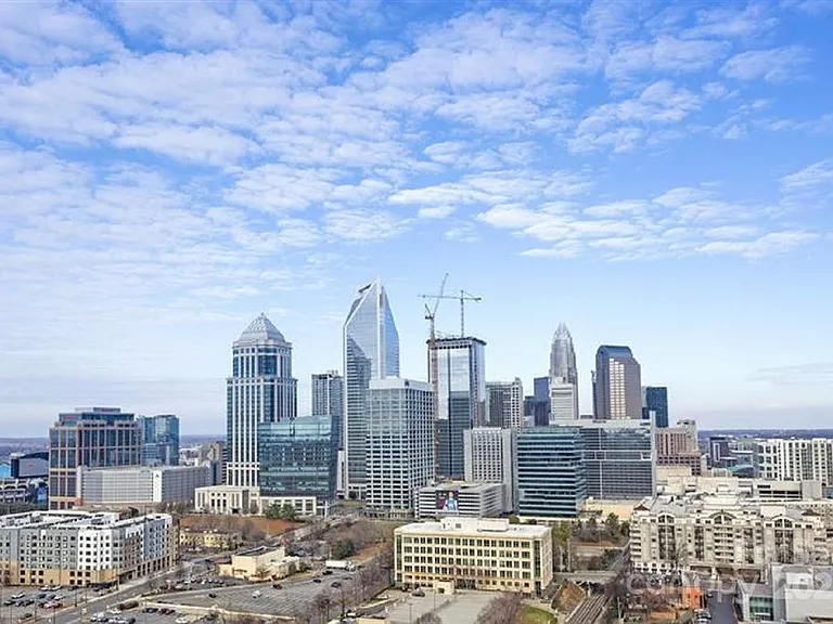 Great Location with Easy Access to Uptown.