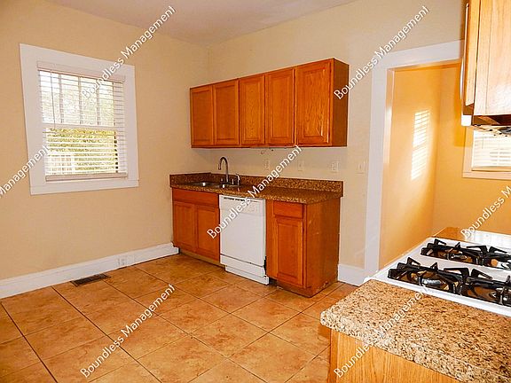 5th image of 1776 Lyle Ave