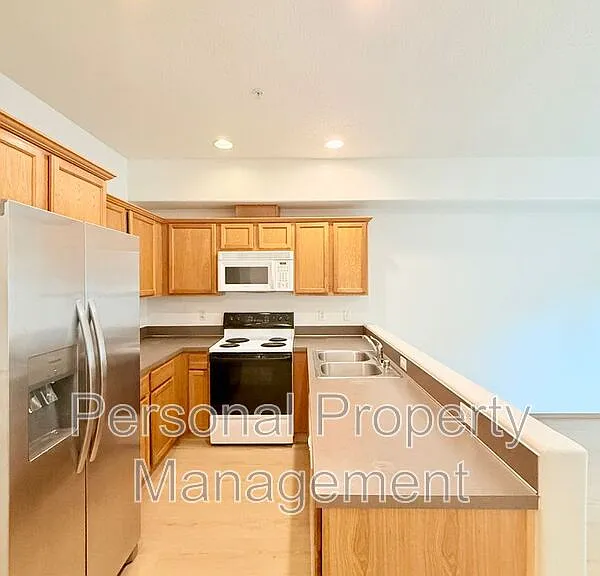 855 NW Ivy St — Photo 7