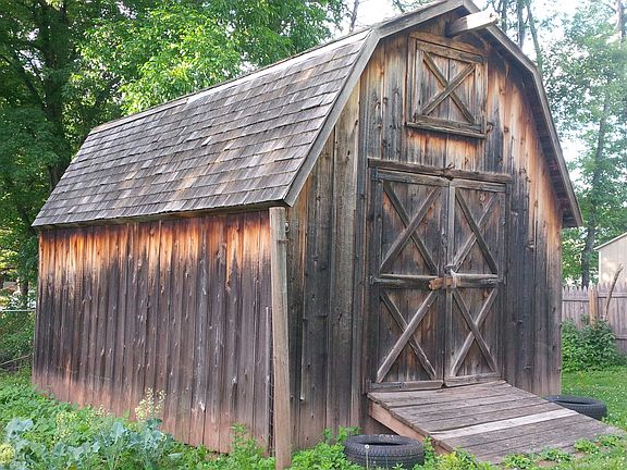 Barn with electric and loft