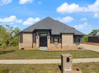 10500 Blue Creek Dr, Yukon, OK 73099