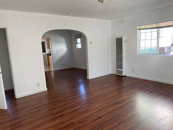 4th image of 441 W Virginia St