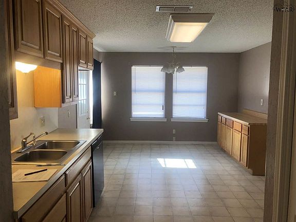 3rd image of 4630 Fairway Blvd
