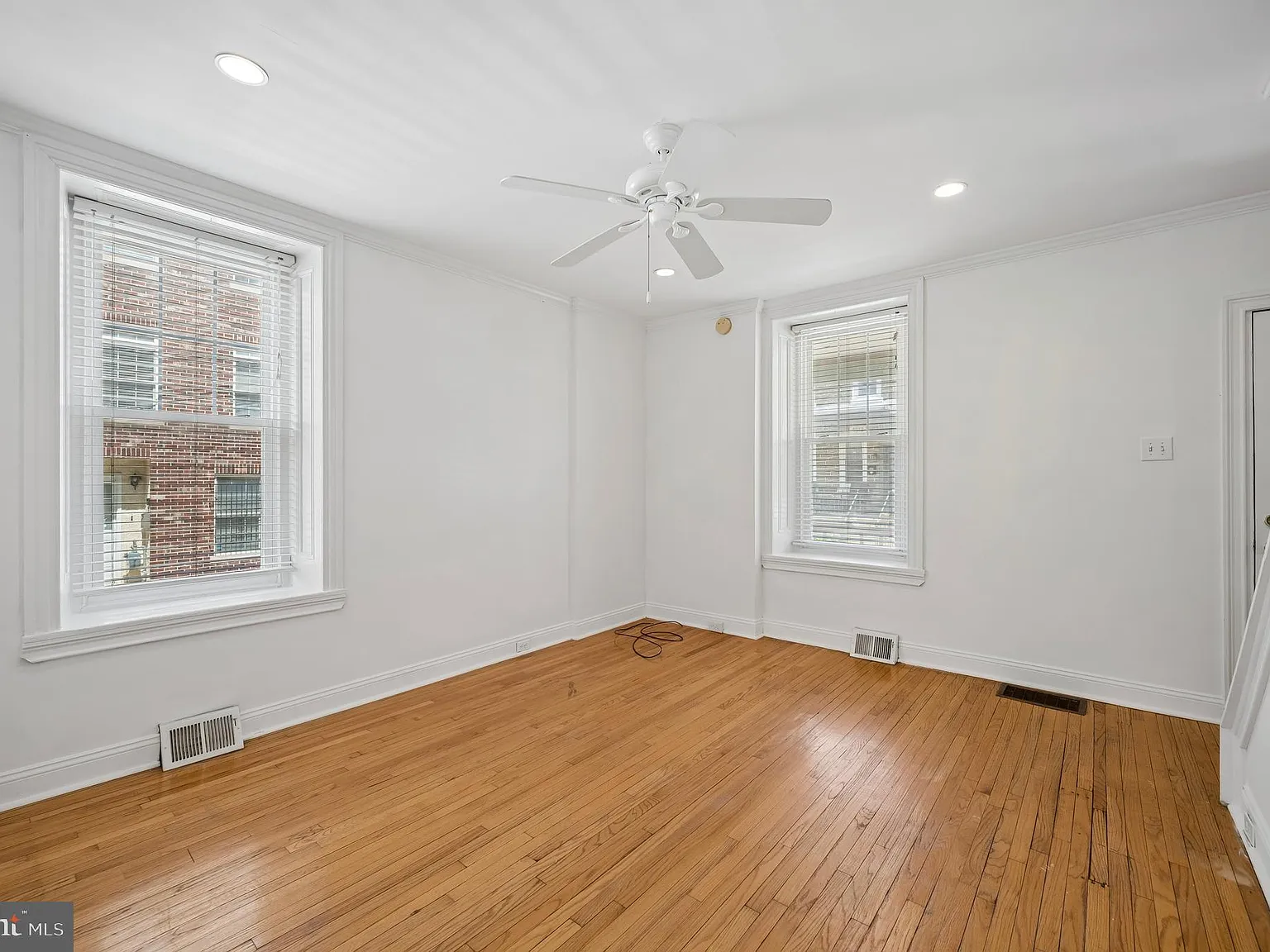 4 bed, 2.5 bath, 2200 sqft, $3,650 — Photo 4