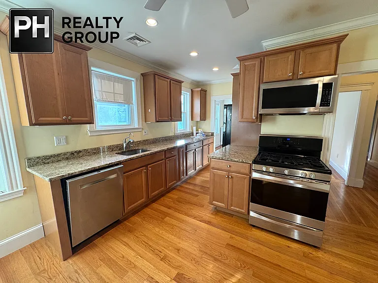 46 Vincent Ave — Photo 4