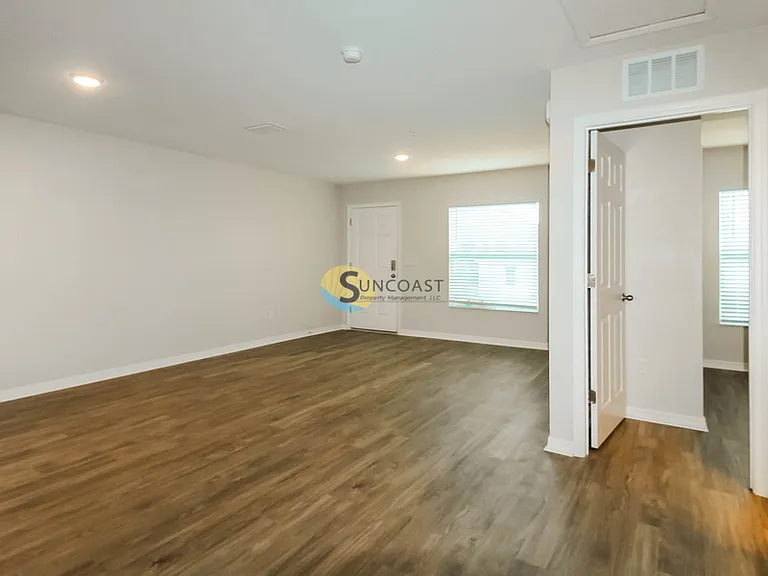 2103 NE 78th Ln — Photo 5