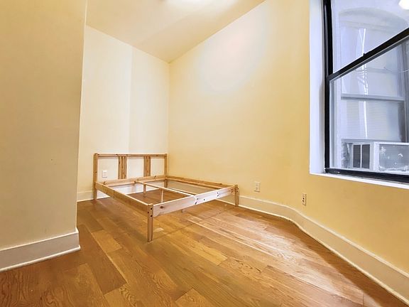 4th image of 342 Manhattan Ave APT 3n