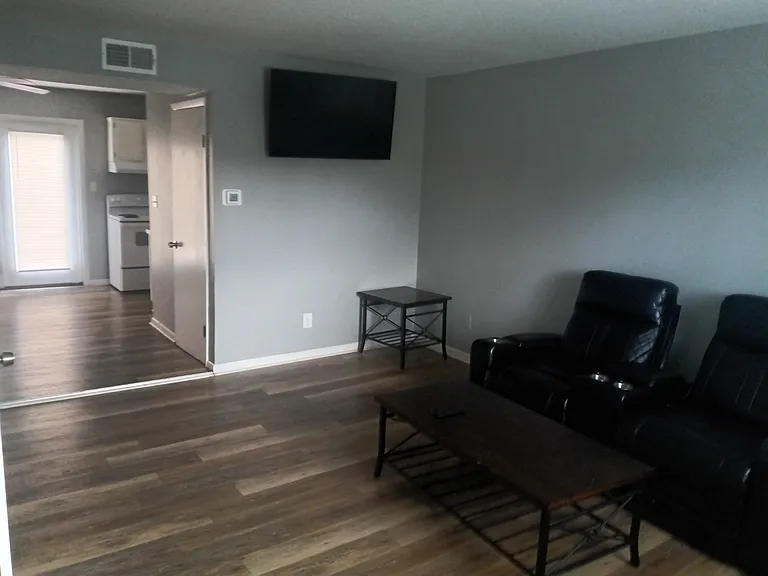 235 W Poplar St — Photo 16