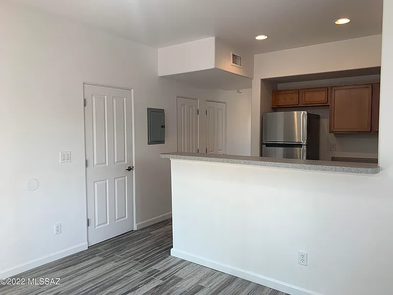 1741 E Hedrick Dr — Photo 17