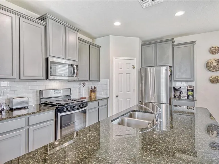 6410 Owl Creek Ln — Photo 1