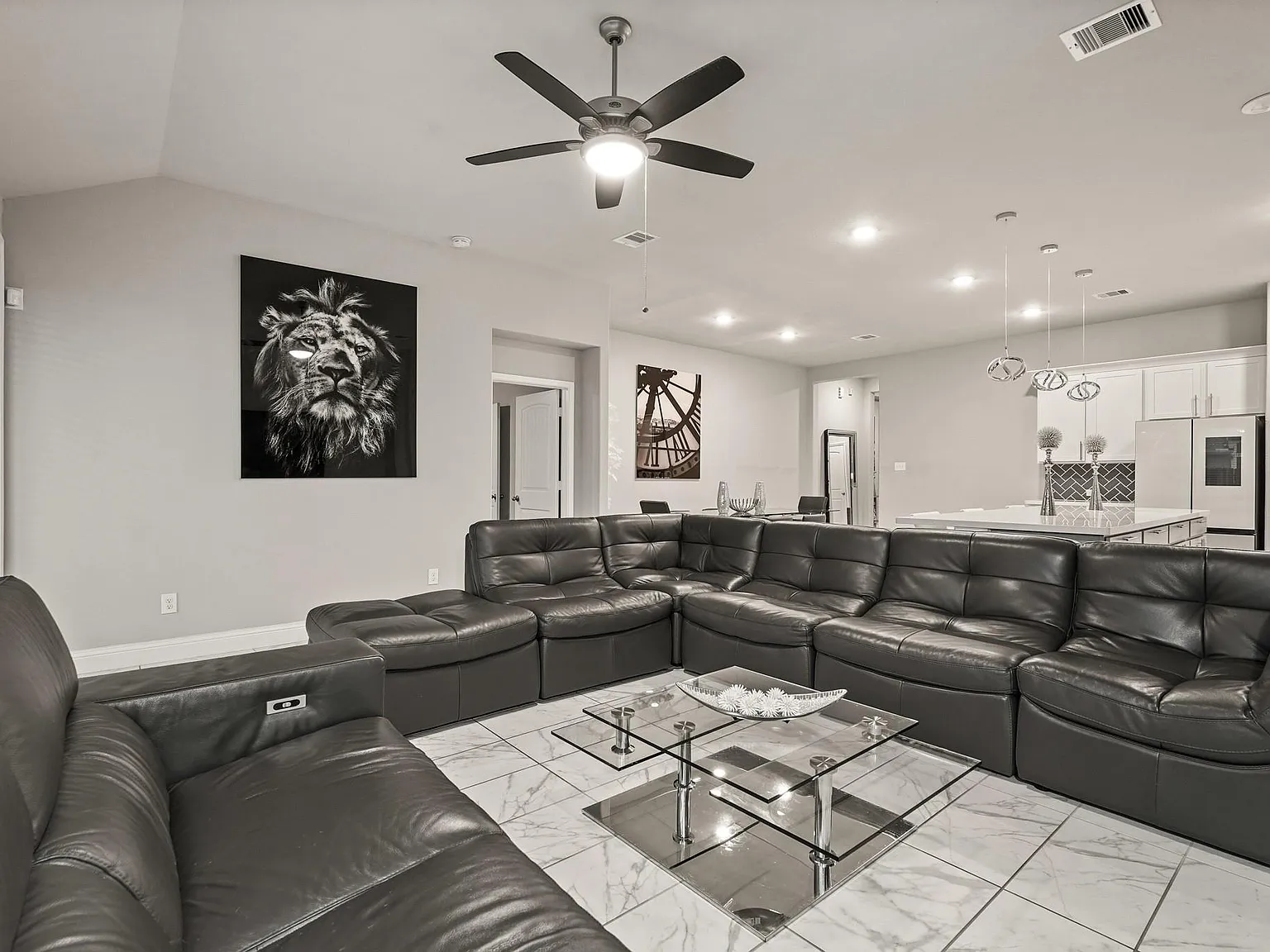 3 bed, 2.0 bath, 1794 sqft, $2,900 — Photo 4