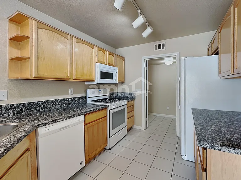207 Luninborg St — Photo 3