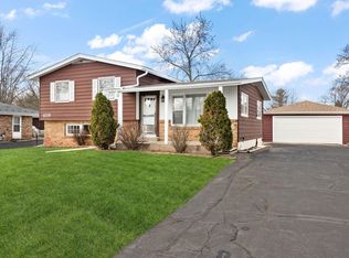 8228 Rutledge St, Merrillville, IN 46410