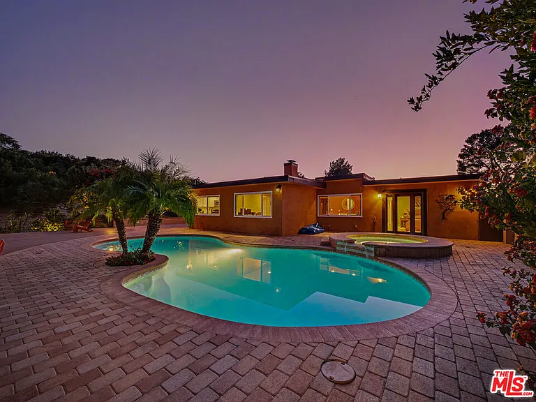 3106 Voltaire Dr — Photo 1