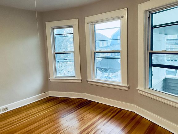 3rd image of 476 Gurdon St #2