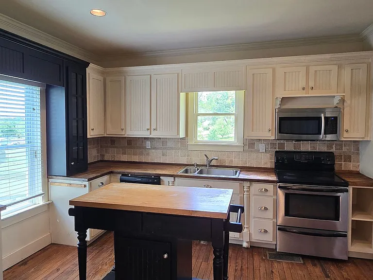 513 Blue Ridge Ave — Photo 2
