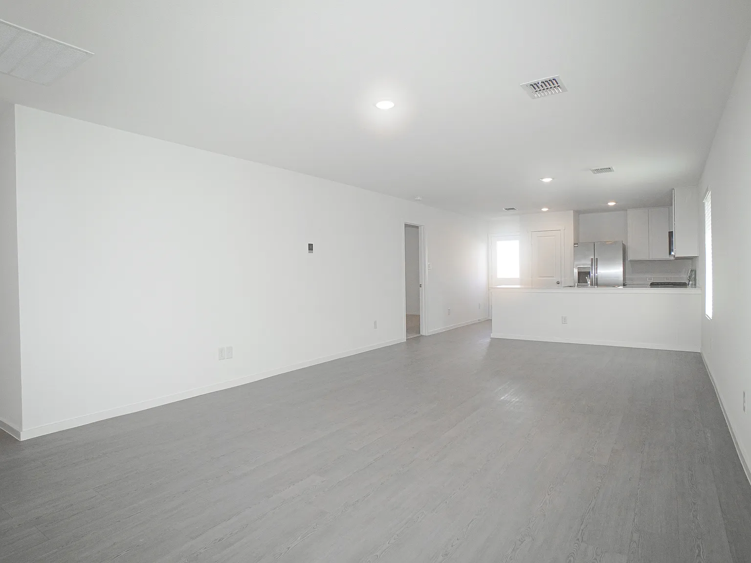3 bed, 1461 sqft, $2,100 — Photo 4