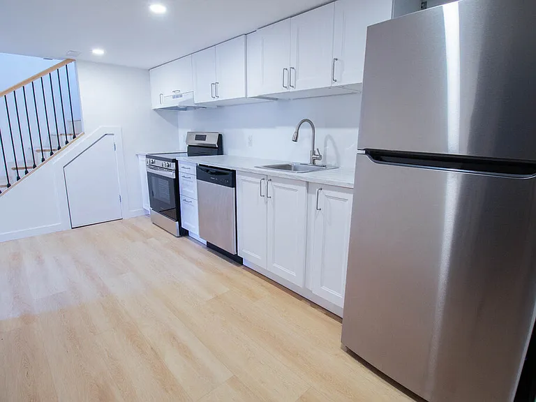 58 Churchill Ave — Photo 6
