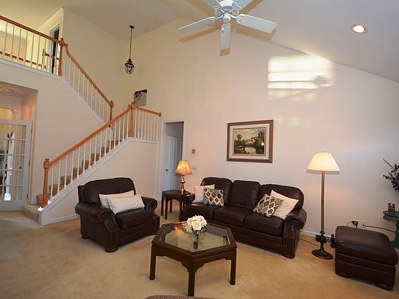3rd image of 26 Brook Ln