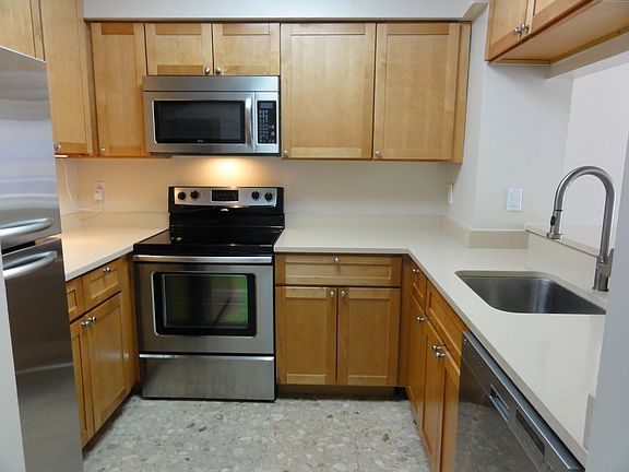 Kitchen w pass-thru