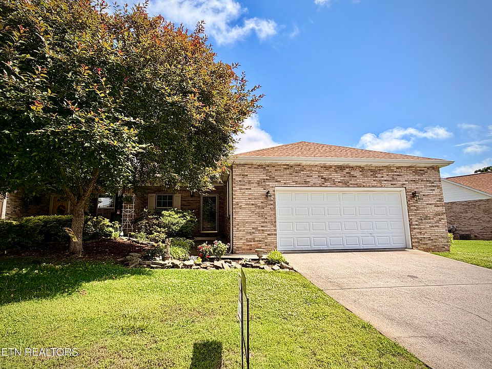 1st image of 215 Royal Oaks Dr
