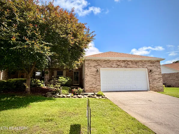 215 Royal Oaks Dr, Maryville, TN 37801