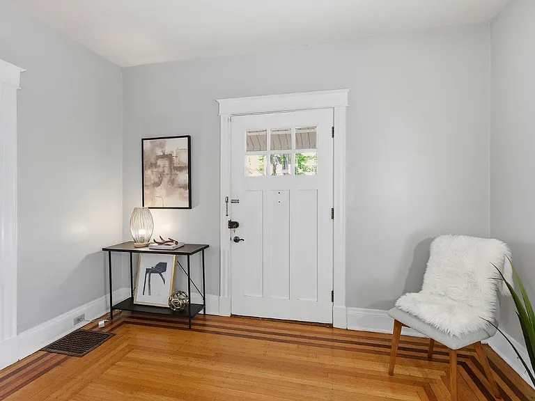2840 Pine Grove Ave — Photo 2