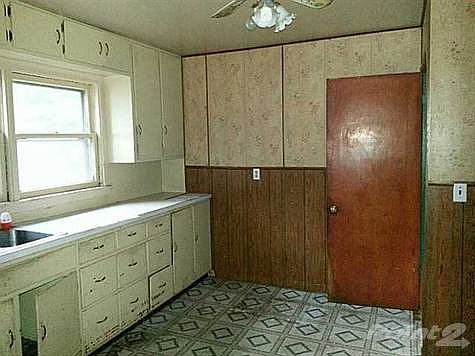 2nd image of 1010 Leslie St