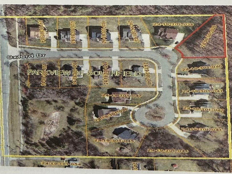 2nd image of 27302 Oxford Dr