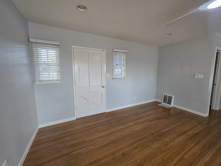 6464 49th St — Photo 3