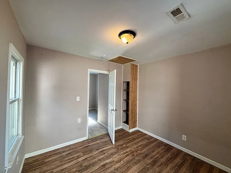 7275 Chalmers Ave — Photo 7