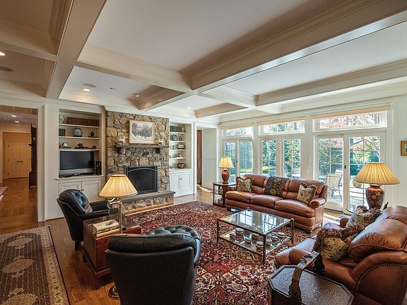 2nd image of 18 Highlands Ln