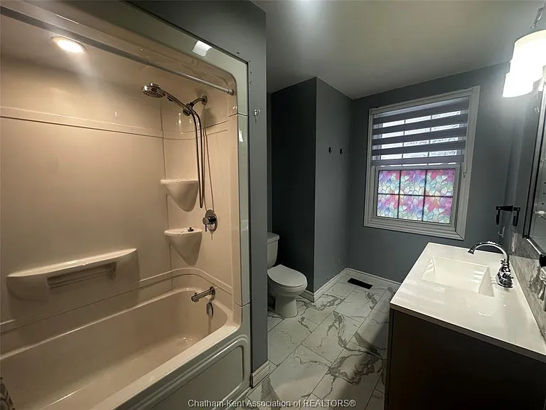 110 Victoria St — Photo 13