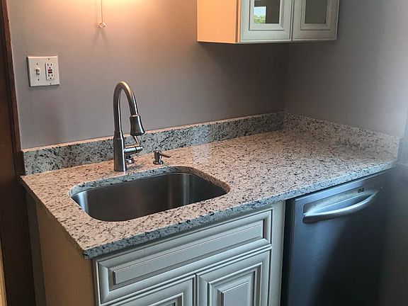 4th image of 2110 W Arthur Ave #3