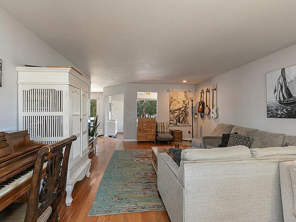 5th image of 880 Redel Place