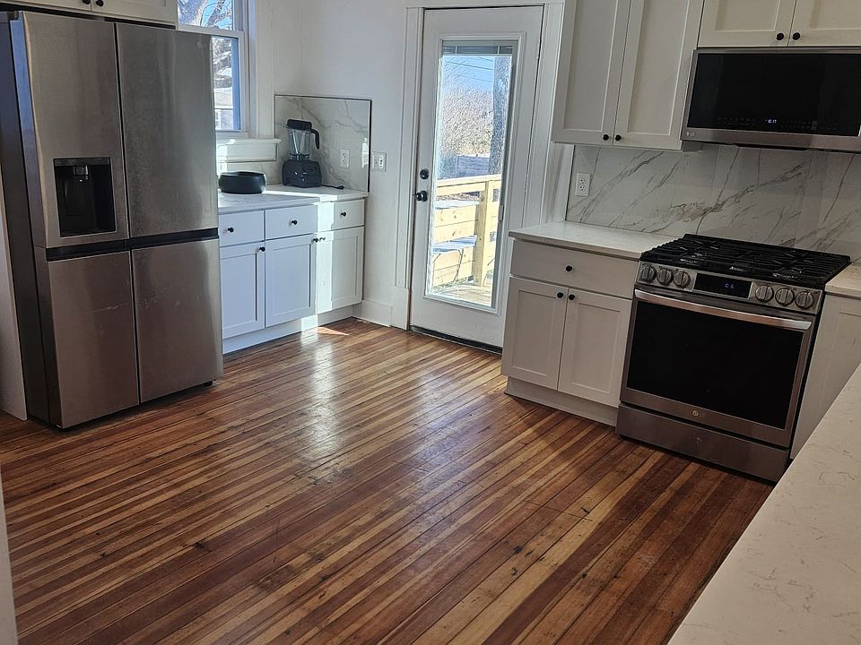 Shared kitchen with stainless steel appliances. Fully stocked