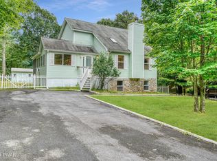 188 Westwood Dr, Dingmans Ferry, PA 18328