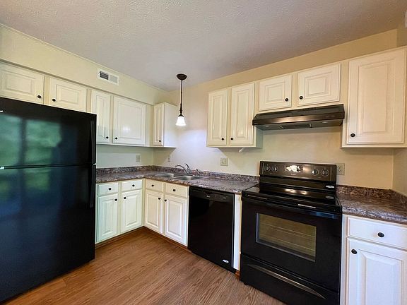2nd image of 1921 Eastover Dr APT G