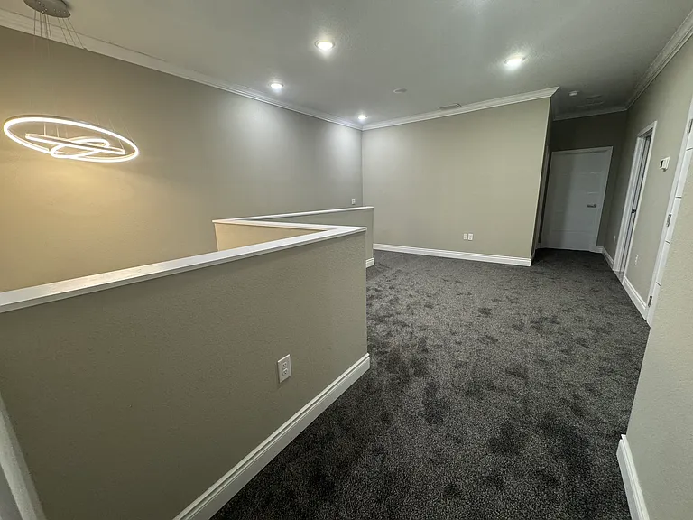 2037 Greenbriar Ter #2037 — Photo 12