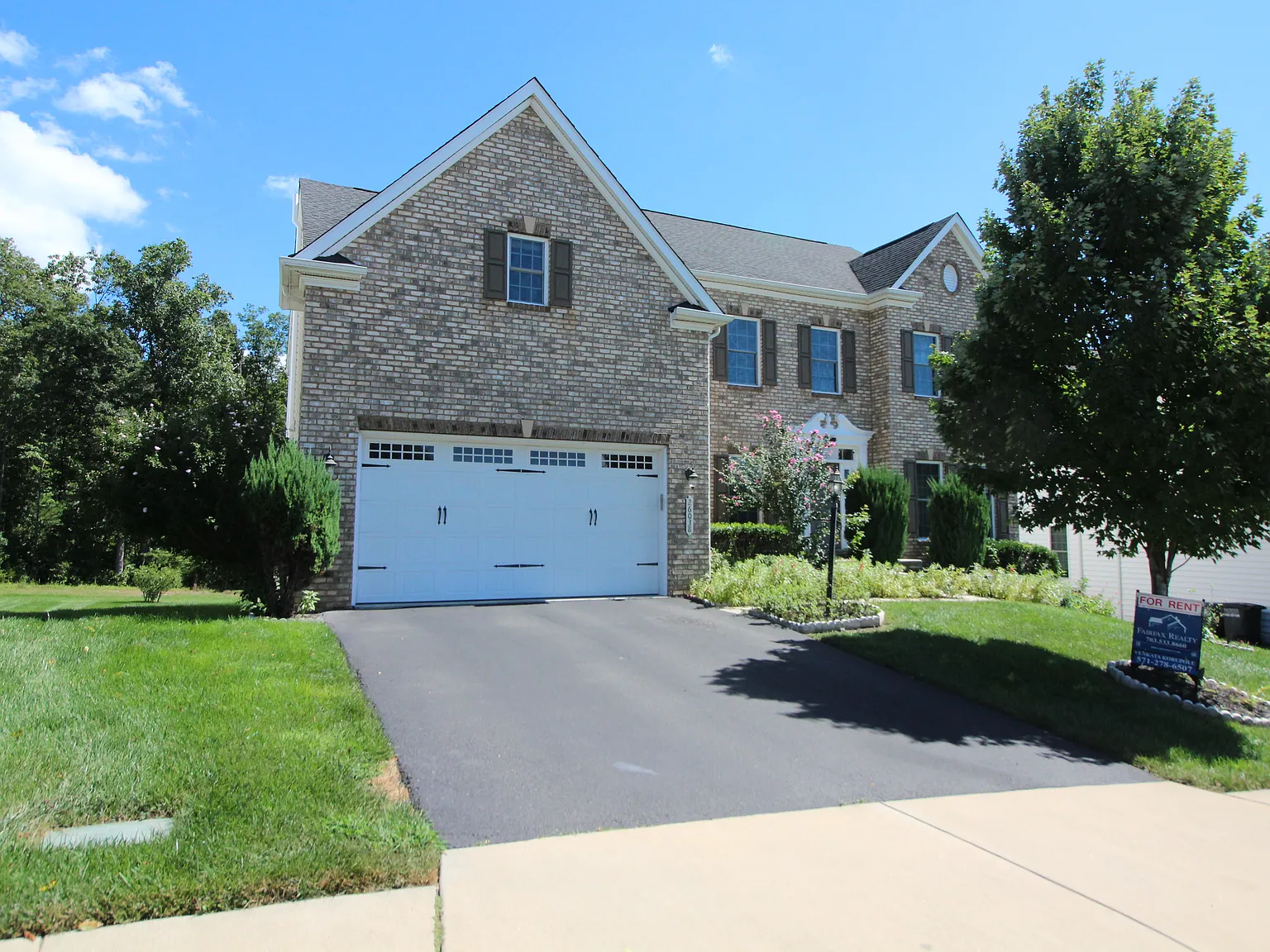 5 bed, 3850 sqft, $4,599 — Photo 2