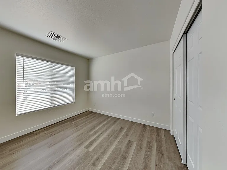 12821 W Myer Ln — Photo 17