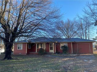1615 E Huntsville Rd, Fayetteville, AR 72701