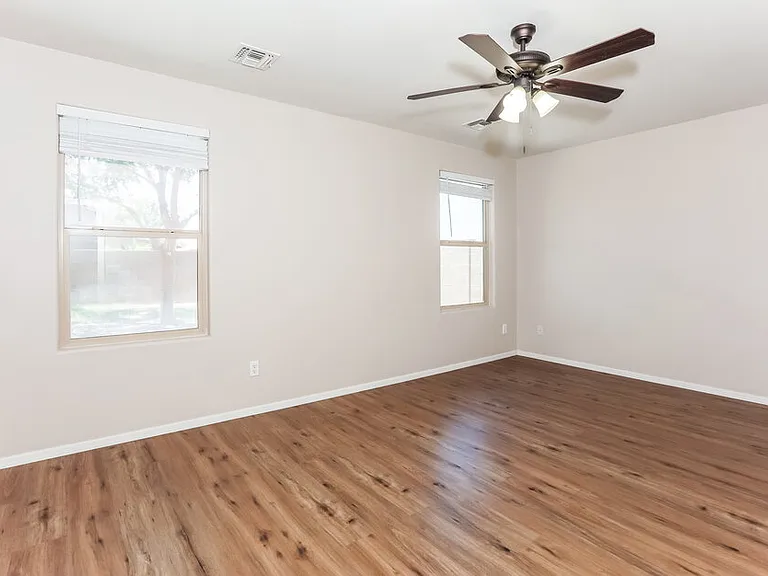37870 N Beverly Ave — Photo 10