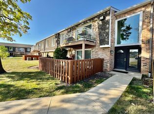 4613 Kings Walk Dr APT 2D, Rolling Meadows, IL 60008