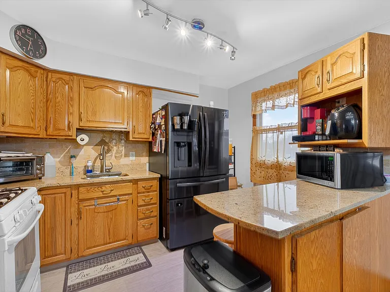 18 Cardinal Dr — Photo 7