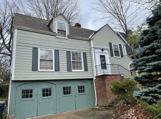 2301 S Overlook Rd, Cleveland Heights, OH 44106